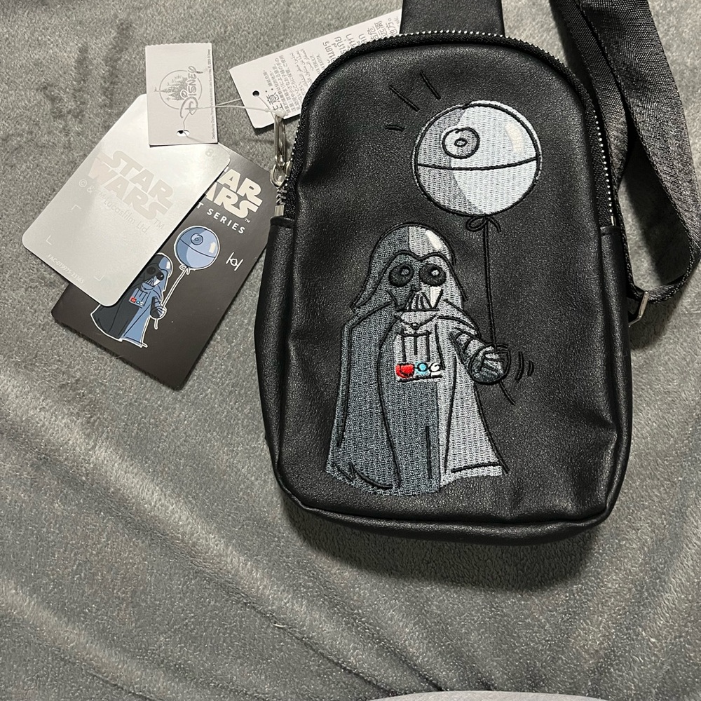 Starwars Artist Series Darth Vader Crossbody